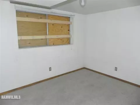 1555 E Deleon, Freeport, IL 61032 photo 9