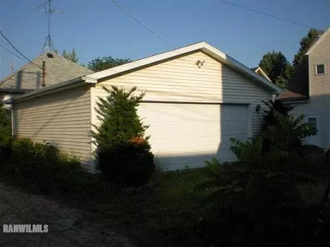 117 E Locust St, Lanark, IL 61046 photo 3