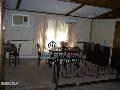 1378 Robert Dr, Freeport, IL 61032 photo 4