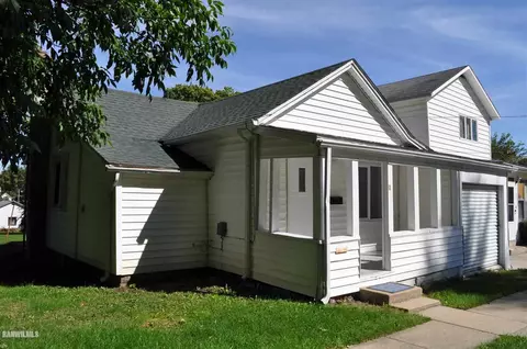 236 W John St, Freeport, IL 61032 photo 1