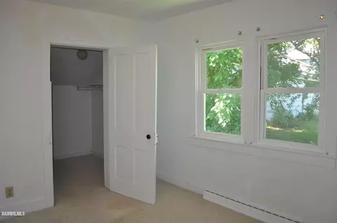 236 W John St, Freeport, IL 61032 photo 5