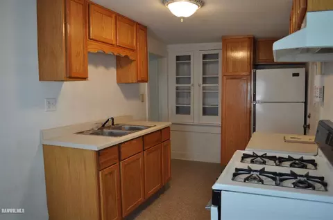 236 W John St, Freeport, IL 61032 photo 7