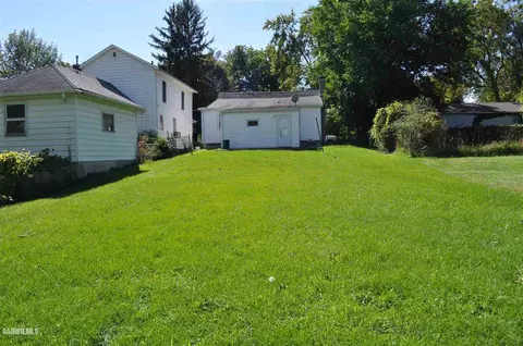 236 W John St, Freeport, IL 61032 photo 15