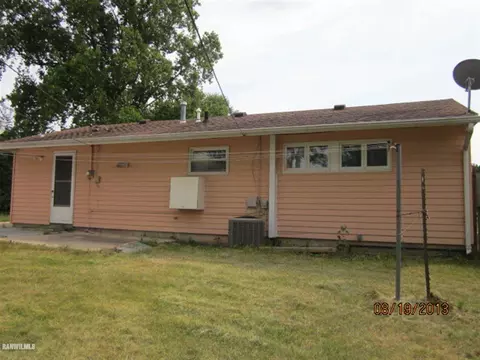 1418 Winter Dr, Freeport, IL 61032 photo 10