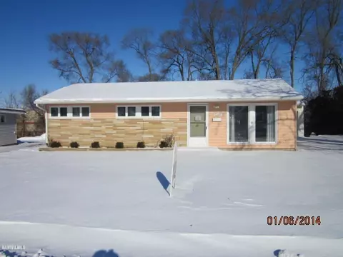 1418 Winter Dr, Freeport, IL 61032 photo 1