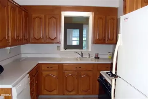 102 N Bailey, Freeport, IL 61032 photo 2