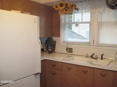 614 E Jefferson, Freeport, IL 61032 photo 9