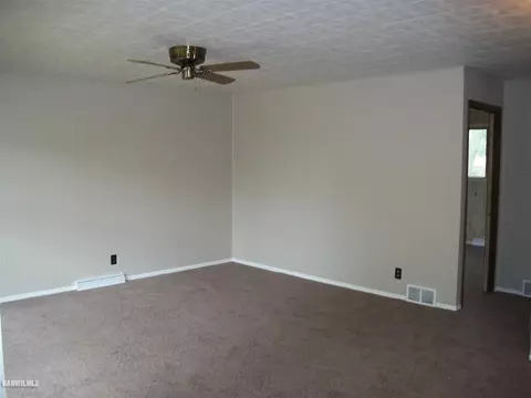 1444 Winter Dr, Freeport, IL 61032 photo 2