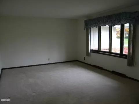 2195 Eagle Dr, Freeport, IL 61032 photo 7