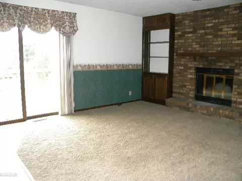 2195 Eagle Dr, Freeport, IL 61032 photo 4