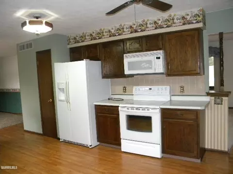 2195 Eagle Dr, Freeport, IL 61032 photo 5