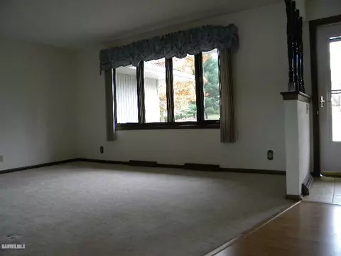 2195 Eagle Dr, Freeport, IL 61032 photo 8