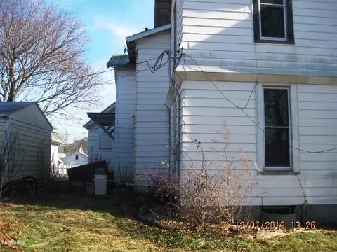 121 E Franklin St, Lanark, IL 61046 photo 3