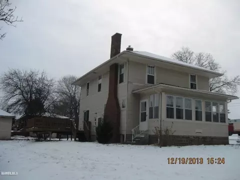 601 S Garfield, Leaf River, IL 61047 photo 2