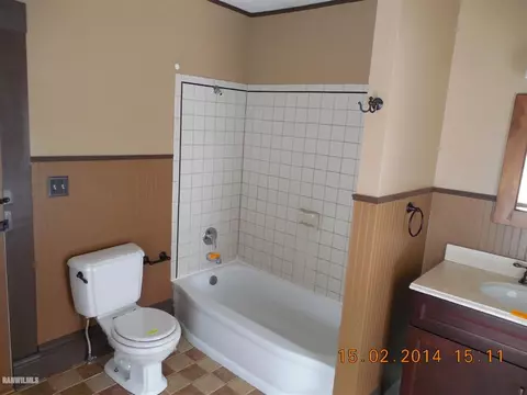 117 E 5th St, Pecatonica, IL 61063 photo 4