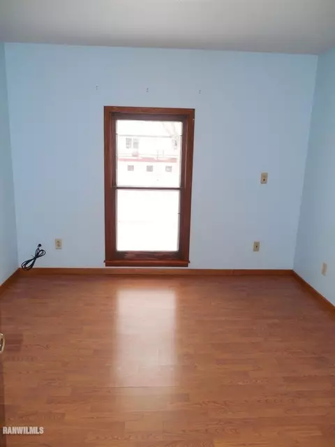 117 E 5th St, Pecatonica, IL 61063 photo 8