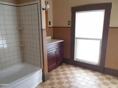 117 E 5th St, Pecatonica, IL 61063 photo 2