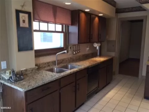1560 La Cresta Dr, Freeport, IL 61032 photo 10
