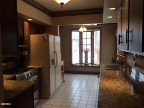 1560 La Cresta Dr, Freeport, IL 61032 photo 8