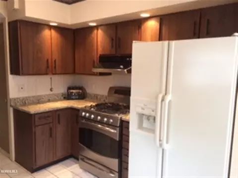 1560 La Cresta Dr, Freeport, IL 61032 photo 9