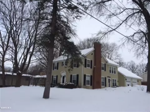 1560 La Cresta Dr, Freeport, IL 61032 photo 1