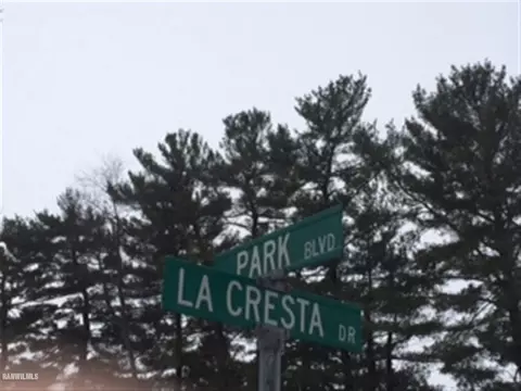 1560 La Cresta Dr, Freeport, IL 61032 photo 5