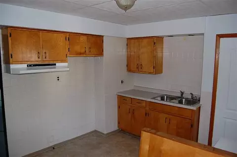 237 W Garfield, Freeport, IL 61032 photo 4