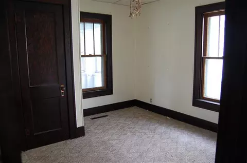 237 W Garfield, Freeport, IL 61032 photo 9