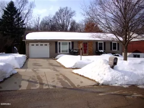 740 Towne Dr, Freeport, IL 61032 photo 1