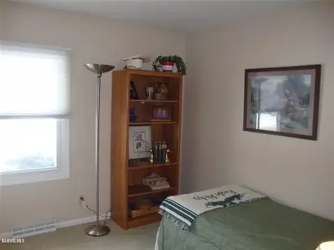 740 Towne Dr, Freeport, IL 61032 photo 6