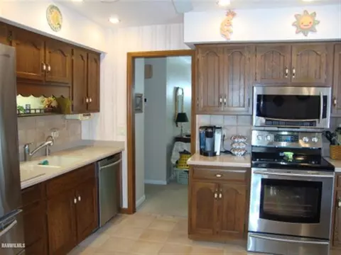 740 Towne Dr, Freeport, IL 61032 photo 9