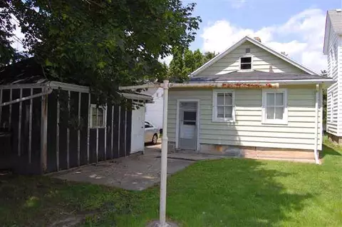 747 E Ctr, Freeport, IL 61032 photo 2