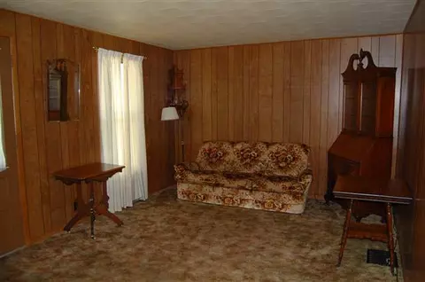 747 E Ctr, Freeport, IL 61032 photo 9