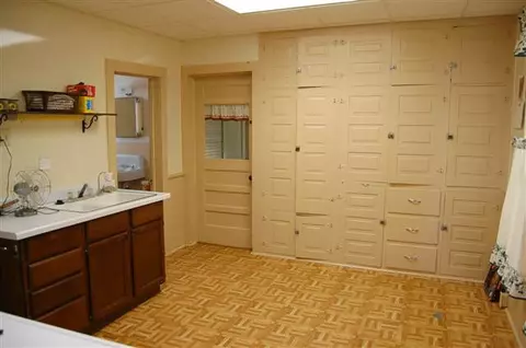 747 E Ctr, Freeport, IL 61032 photo 5