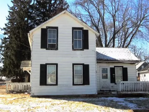 833 E Gdn, Freeport, IL 61032 photo 1