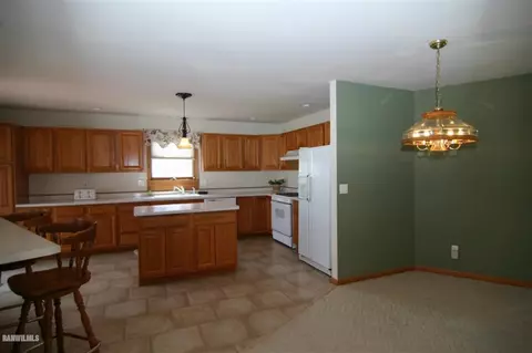 246 Wickshire, Davis, IL 61019 photo 9