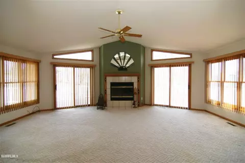 246 Wickshire, Davis, IL 61019 photo 5