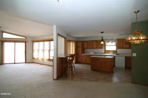 246 Wickshire, Davis, IL 61019 photo 7