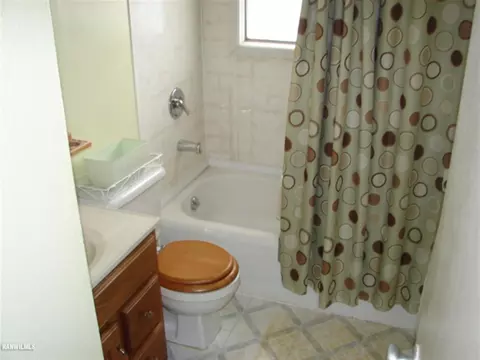 217 N Bailey, Freeport, IL 61032 photo 9