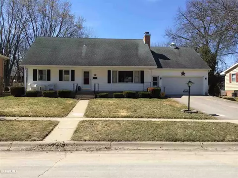 1822 Valleyview Dr, Freeport, IL 61032 photo 1