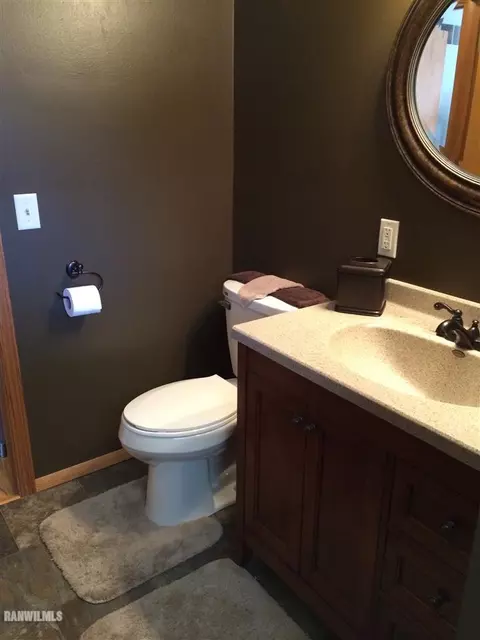 1822 Valleyview Dr, Freeport, IL 61032 photo 8