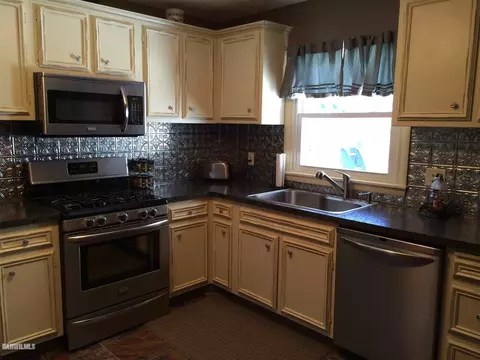 1822 Valleyview Dr, Freeport, IL 61032 photo 7
