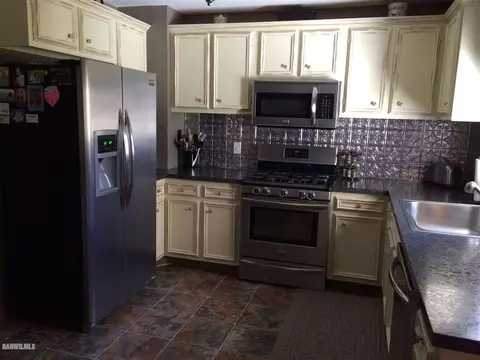 1822 Valleyview Dr, Freeport, IL 61032 photo 6