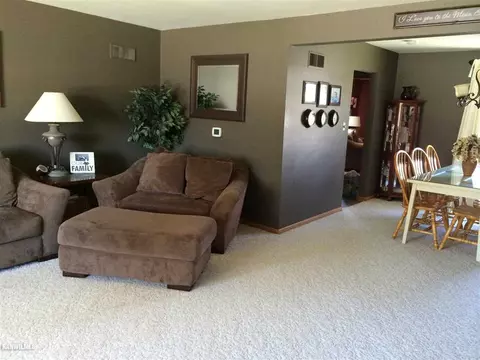 1822 Valleyview Dr, Freeport, IL 61032 photo 9