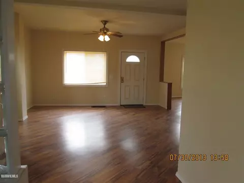 815 Shawnee, Freeport, IL 61032 photo 2