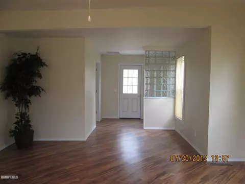 815 Shawnee, Freeport, IL 61032 photo 3