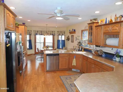 1443 Chadbourne Dr, Davis, IL 61019 photo 3