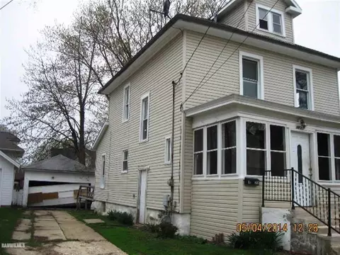 1120 S State Ave, Freeport, IL 61032 photo 2