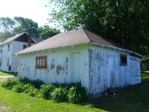 330 Marion Ave, Chadwick, IL 61014 photo 9