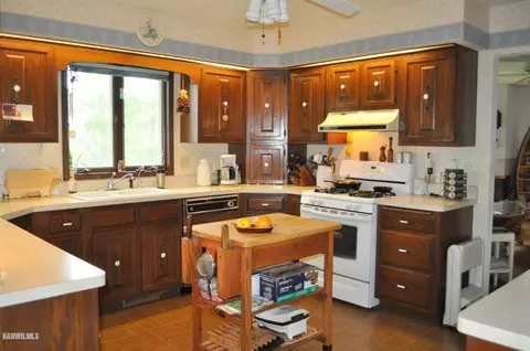 4510 E Lamm Rd, Freeport, IL 61032 photo 9